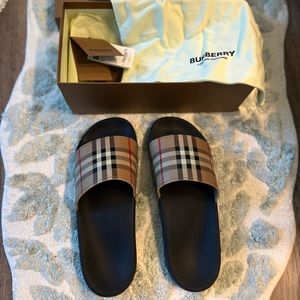 Burberry Furley Vintage Plaid Slides: Archive Beige